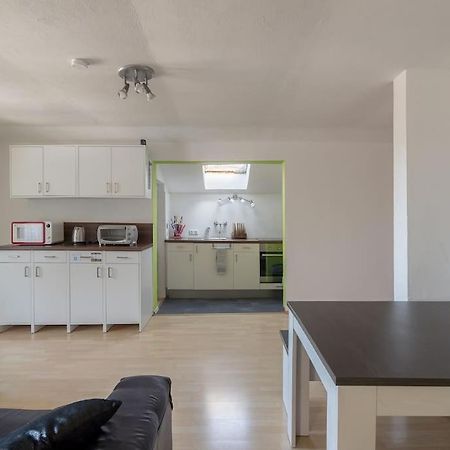 Lovely Spacious 3Room Loft Under Roof-100M2-Touristarea Rauth Bagian luar foto