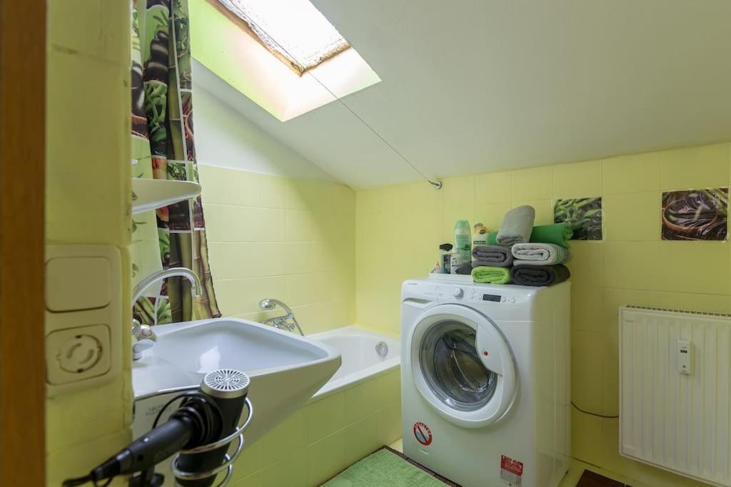 Lovely Spacious 3Room Loft Under Roof-100M2-Touristarea Rauth Bagian luar foto