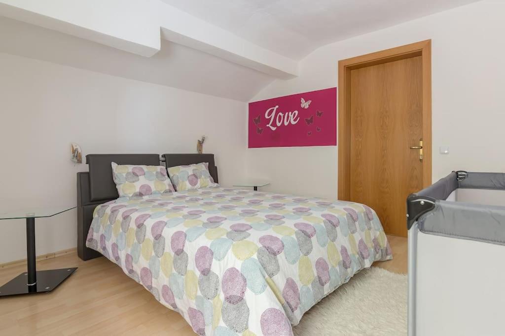 Lovely Spacious 3Room Loft Under Roof-100M2-Touristarea Rauth Bagian luar foto